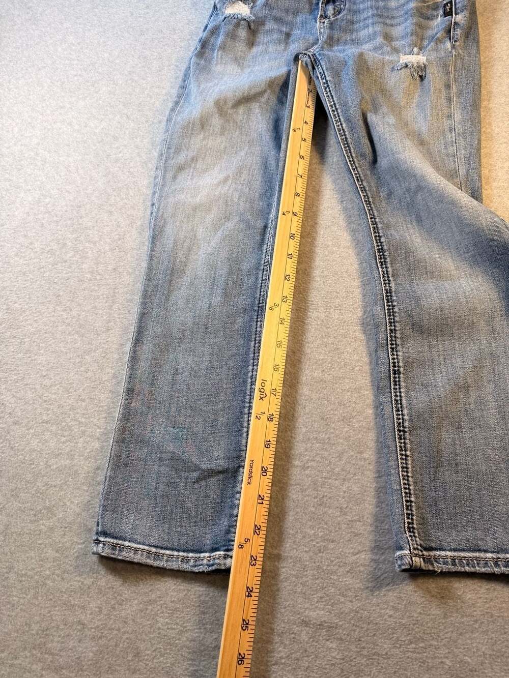 Silver Jeans Co. Suki Distressed Mid Rise Capri Blue Denim Jeans - Picture 2 of 9